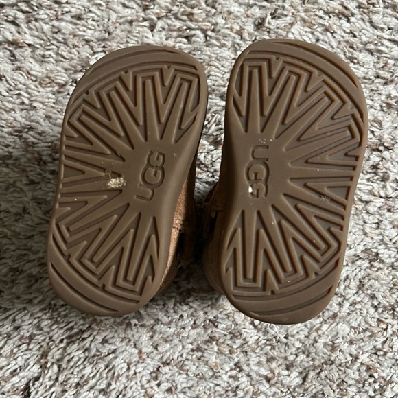 Toddler Ugg boots - Picture 4 of 7